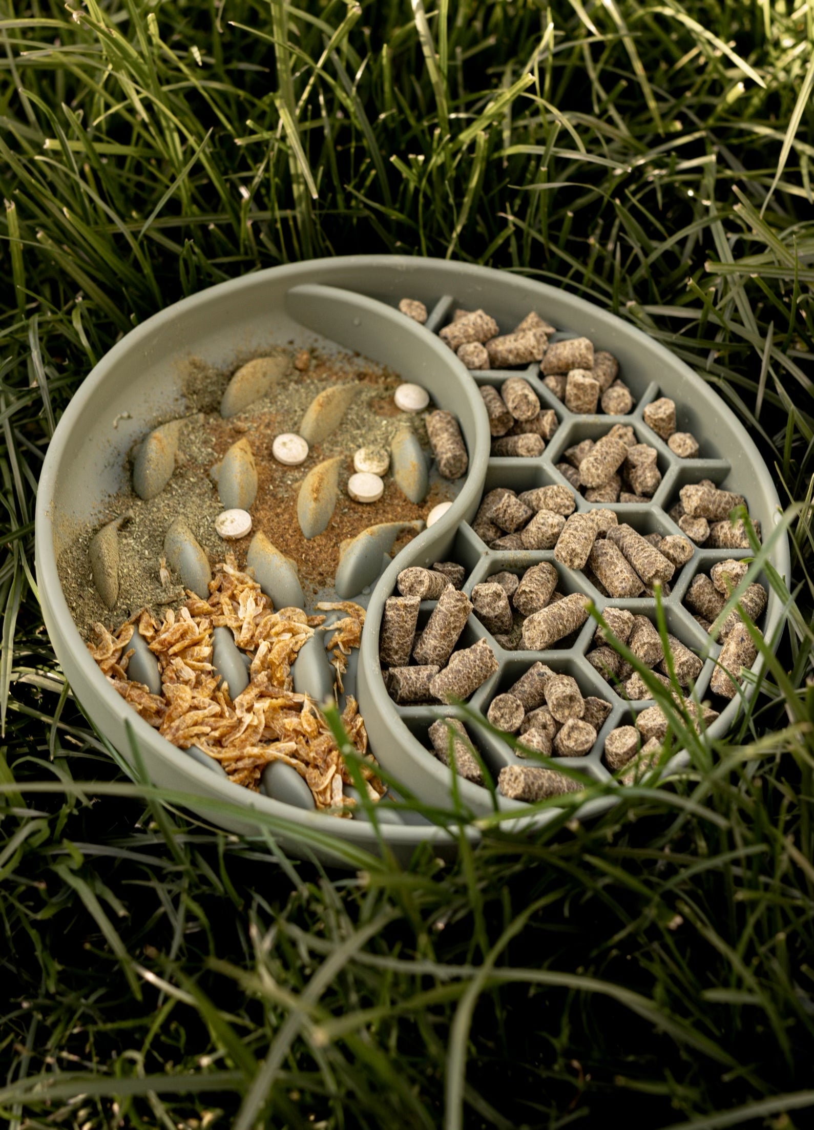 Bodhi & The Birchtree Honeycomb Slow Feeder Bowl In Olive - Bodhi & The Birchtree