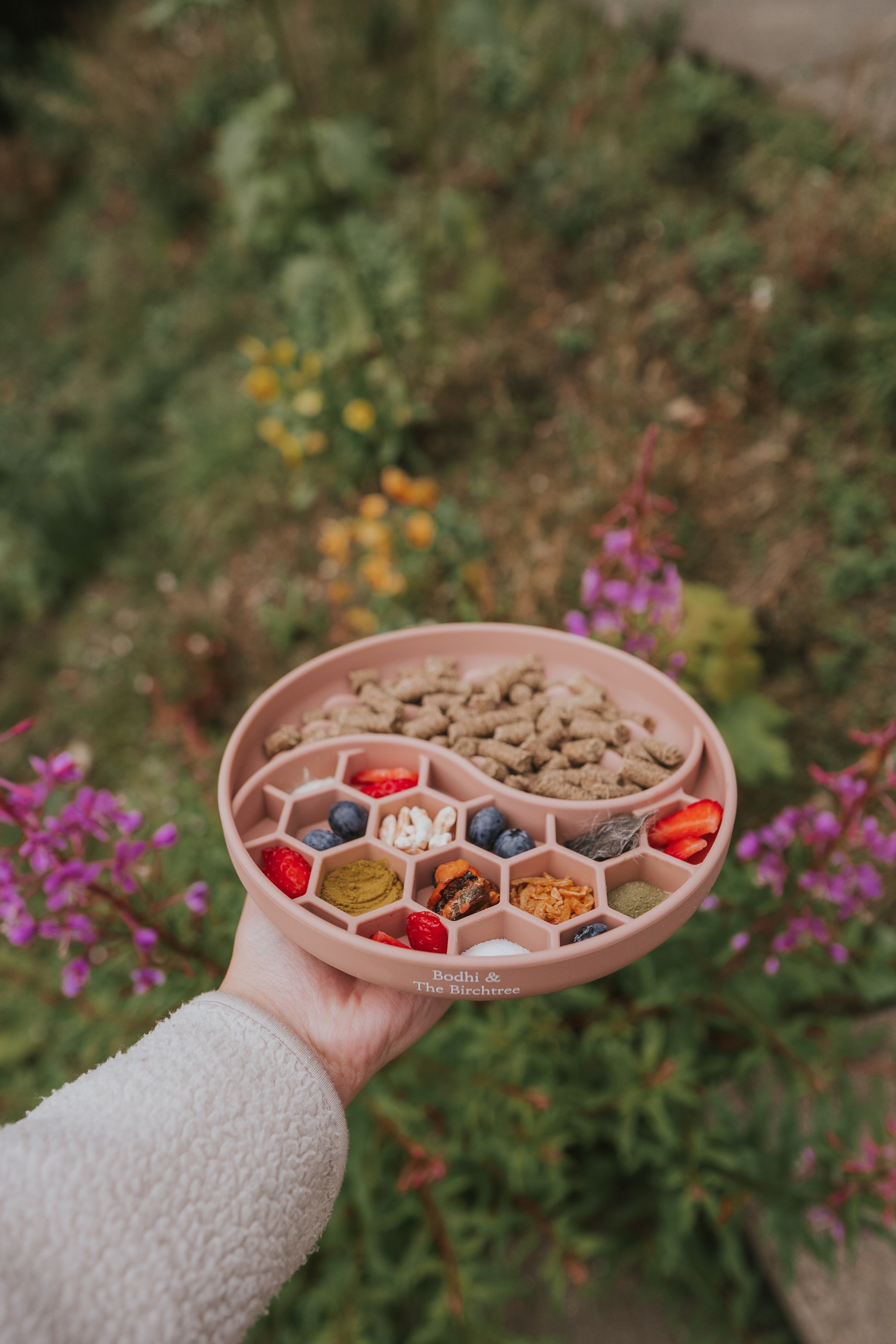 Bodhi & The Birchtree Honeycomb Slow Feeder Bowl In Dusky Pink - Bodhi & The Birchtree