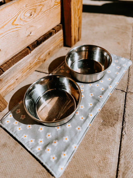 Bodhi & The Birchtree Double Bowl Mat In Daisies